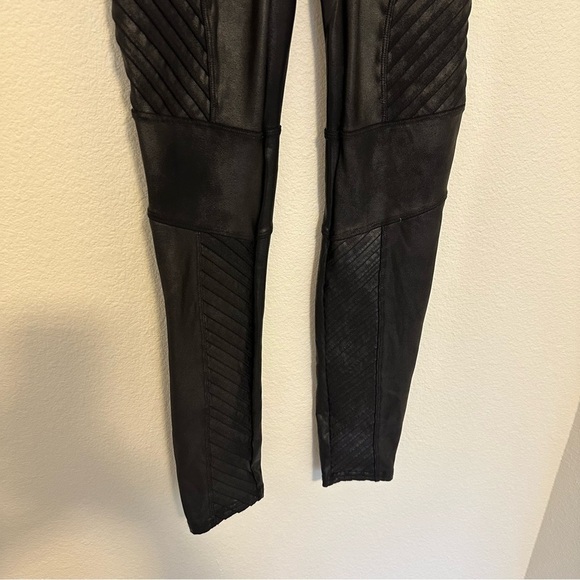 Spanx Faux Leather Moto Leggings Black Size Medium Women’s Ankle Fit - Picture 4 of 9